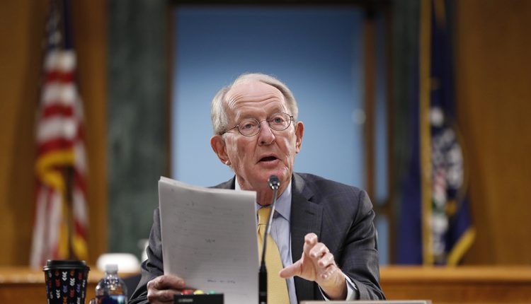 Lamar stands firm in his last days in the Senate