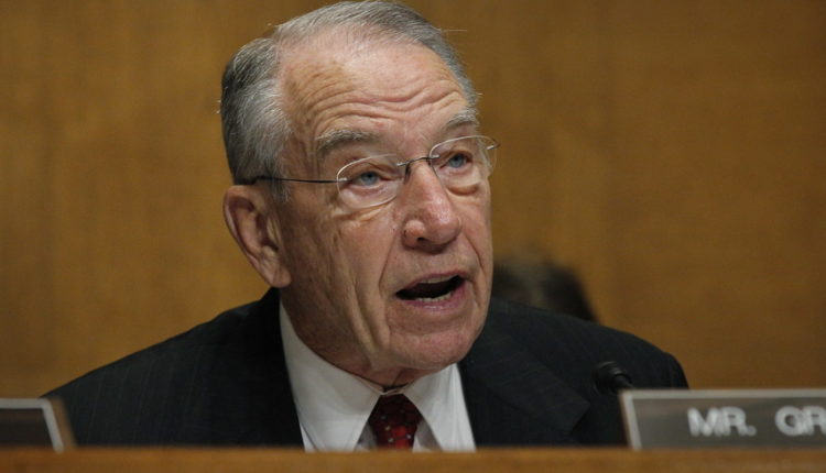 'Disingenuous Dumpster Fire' Grassley Blasted for Saying Biden Should 'Have Control' Over House and Senate Dems