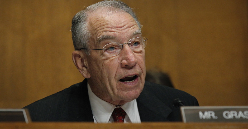 'Disingenuous Dumpster Fire' Grassley Blasted for Saying Biden Should 'Have Control' Over House and Senate Dems