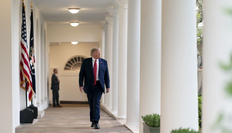 Former WH Official Slams Trump Advisor Caught Carrying Away Art 'Belonging to the American People'