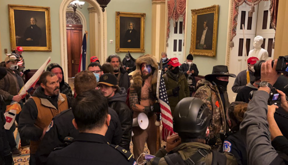 House, Senate in Lockdown as Pro-Trump Mob Enters Capitol Building (VIDEO)