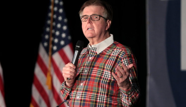 TX Lt. Gov. Slammed as 'Secessionist Coward' for 'Star Spangled Banner Protection Act'