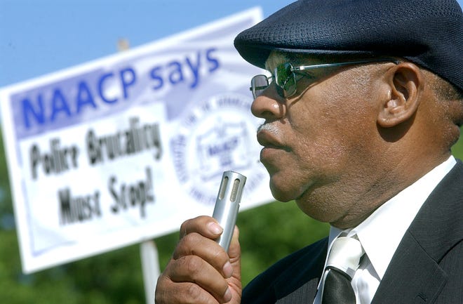 Rev. Bob Hailey speaks at a 2004 press conference at the Dr.  Martin Luther King Jr. Plaza in downtown Stockton.