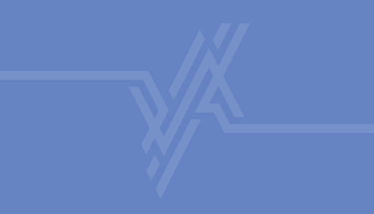 Left: PDVSA workers protest in Zulia state for living wages (Tal Cual). Right: PDVSA workers demand health coverage. (Archives)