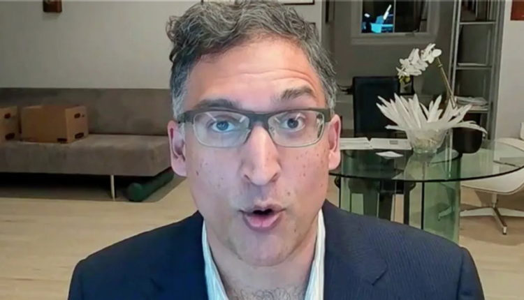 Former White House Lawyer Says 'Donald Trump Is in Serious Trouble' With New Lawsuit