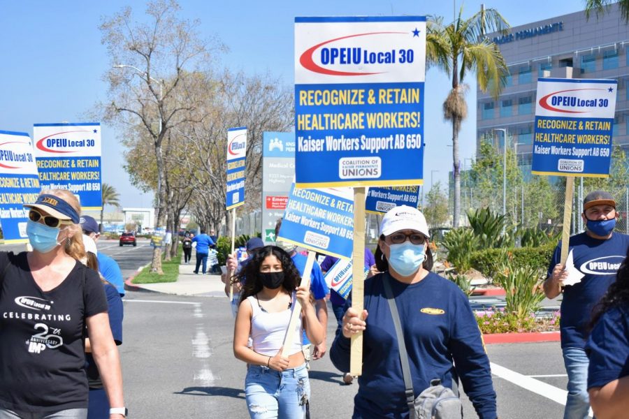 Healthcare+workers+protest+for+fair+compensation+outside+the+Kaiser+in+Downey+on+March+30%2C+2021.+Union+leaders+from+the+OPEIU+Local+30+and+the+SEIU-UHW+peacefully+protested+for+the+%22Hero%27s+Bonus%22+Kaiser+promised.+Photo+credit%3A+Vincent+Medina