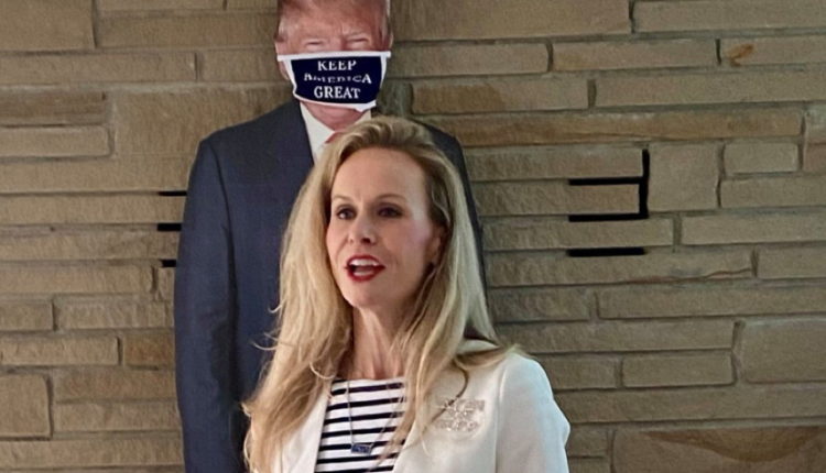 Murkowski Challenger Is Pro-Trump Pastor Who Says Being Gay Is a 'Choice' but People Are 'Born Conservative'