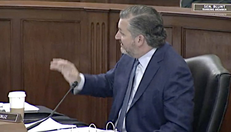 US Senate Republicans Just Killed a Bill That Would Have Made It Illegal to Ban Giving Water to Voters Waiting in Line