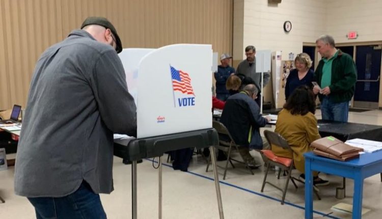 A voter fills out a ballot during the March 2020 primary.
