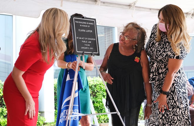 Former Congresswoman Kendra Horn, Congresswoman Stephanie Bice, Marilyn Luper Hildreth, and Chelle Luper Wilson unveiled on Saturday, March 21,